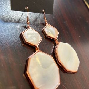 Paparazzi White and Gold Geometric Earrings